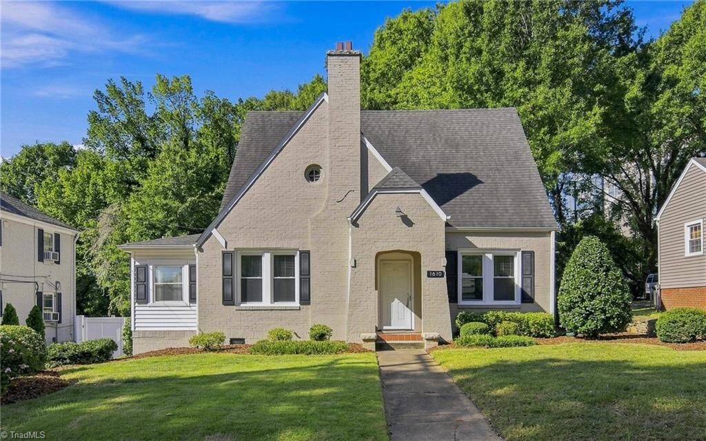 Property Photo:  1610 W First Street  NC 27104 