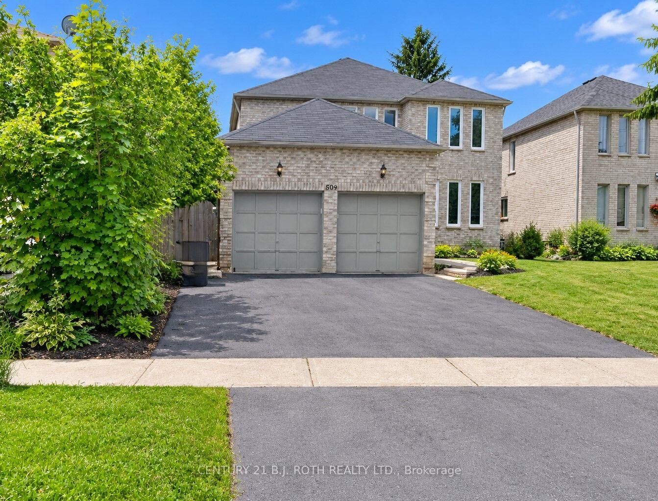 Property Photo:  509 Grove Street E  ON L4M 5Z4 