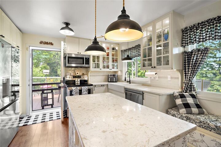 Property Photo: 6864 East Saanich Rd BC V8Z 5Y9