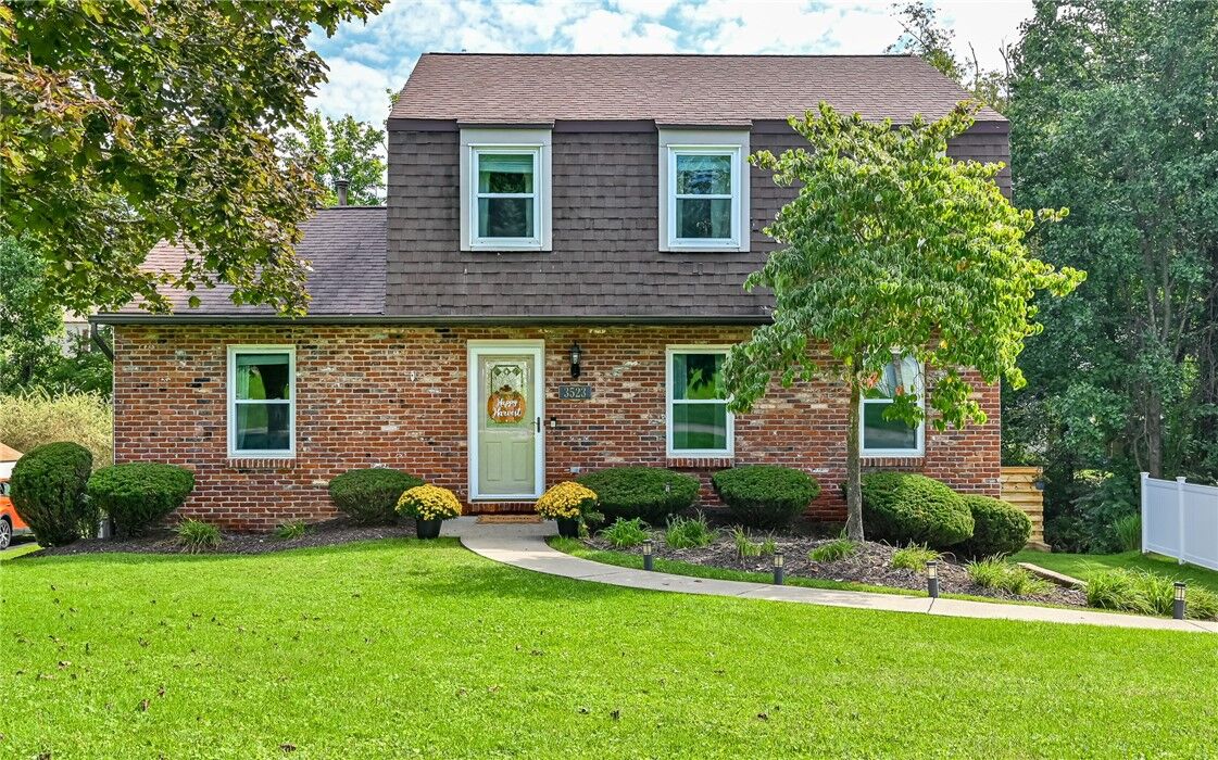 Property Photo:  3523 Woodlake Dr  PA 15101 