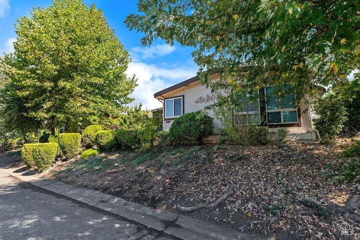 Property Photo:  105 Glenoak Court  CA 95409 