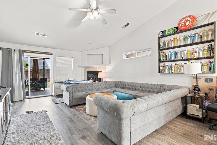 Property Photo: 231 Winter Meadow Way CA 93308