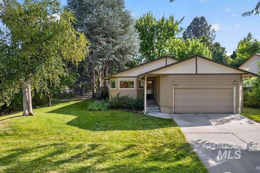 Property Photo: 1383 E Fall Ct ID 83706