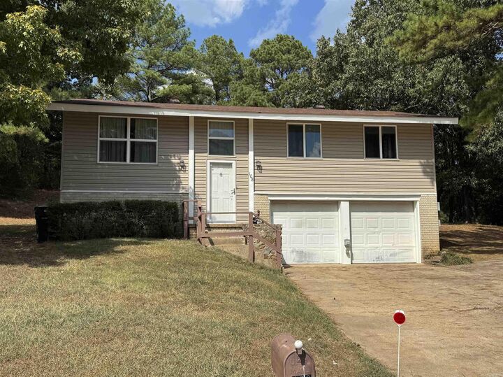 Property Photo: 108 Gareth Court AR 71913