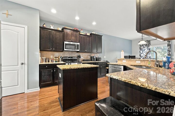 Property Photo:  2440 Flintshire Lane  NC 28056 