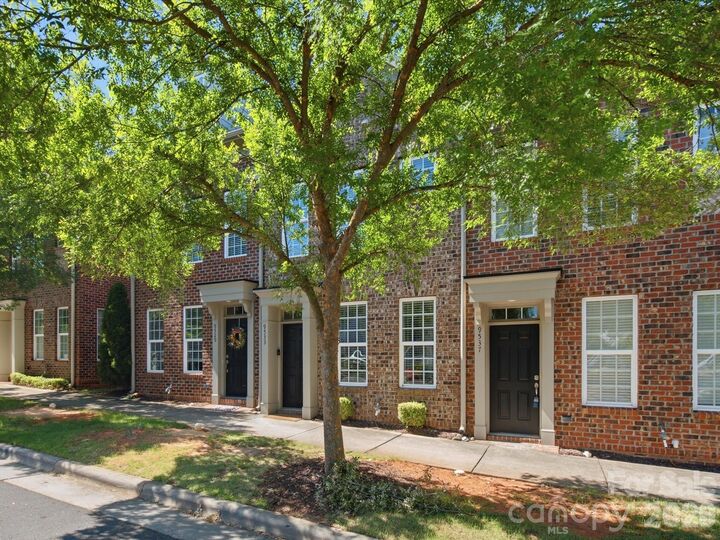 Property Photo: 9533 Longstone Lane NC 28277