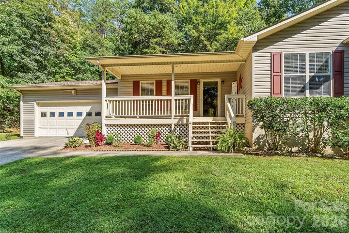 Property Photo:  132 Dogwood Heights Drive  NC 28752 