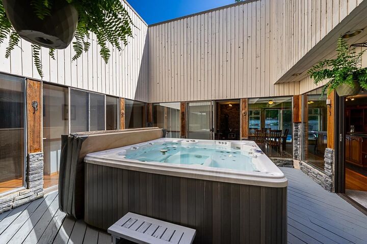 Photo de la propriété:  3762 Nanaimo Crescent  BC V2T 4Z7 