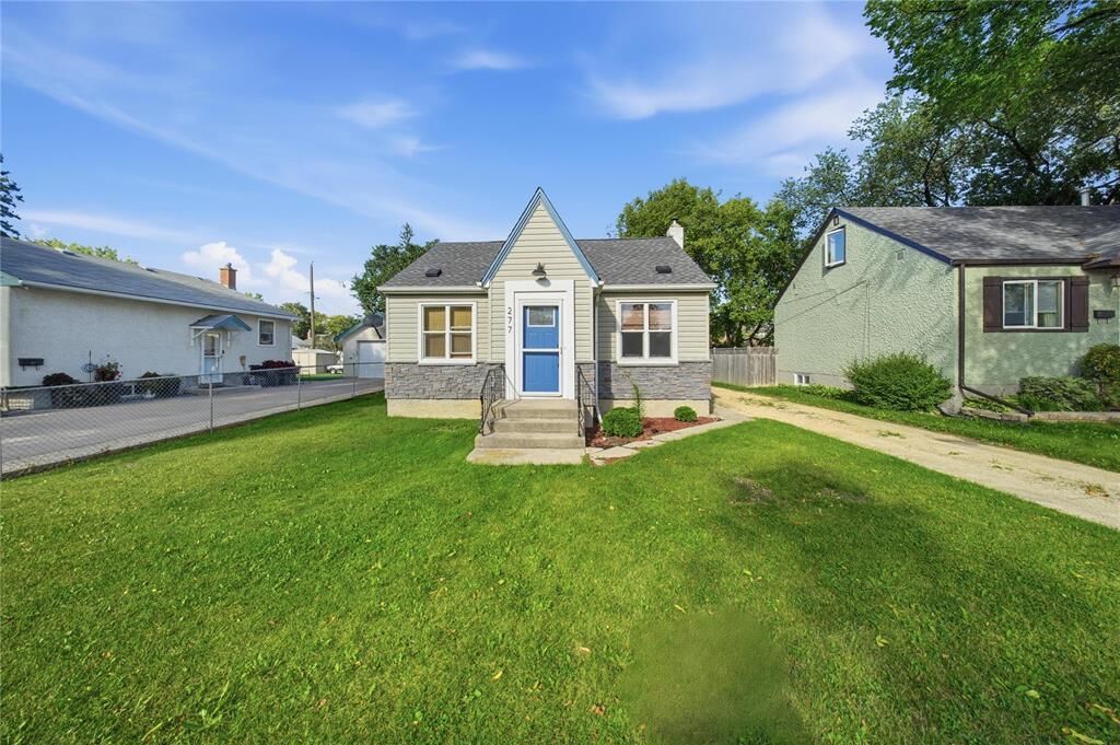 Property Photo:  277 Cheriton Avenue  MB R2G 0E6 
