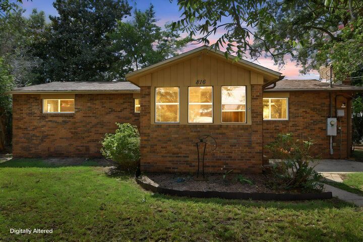 Property Photo:  816 Patio Road  FL 32547 