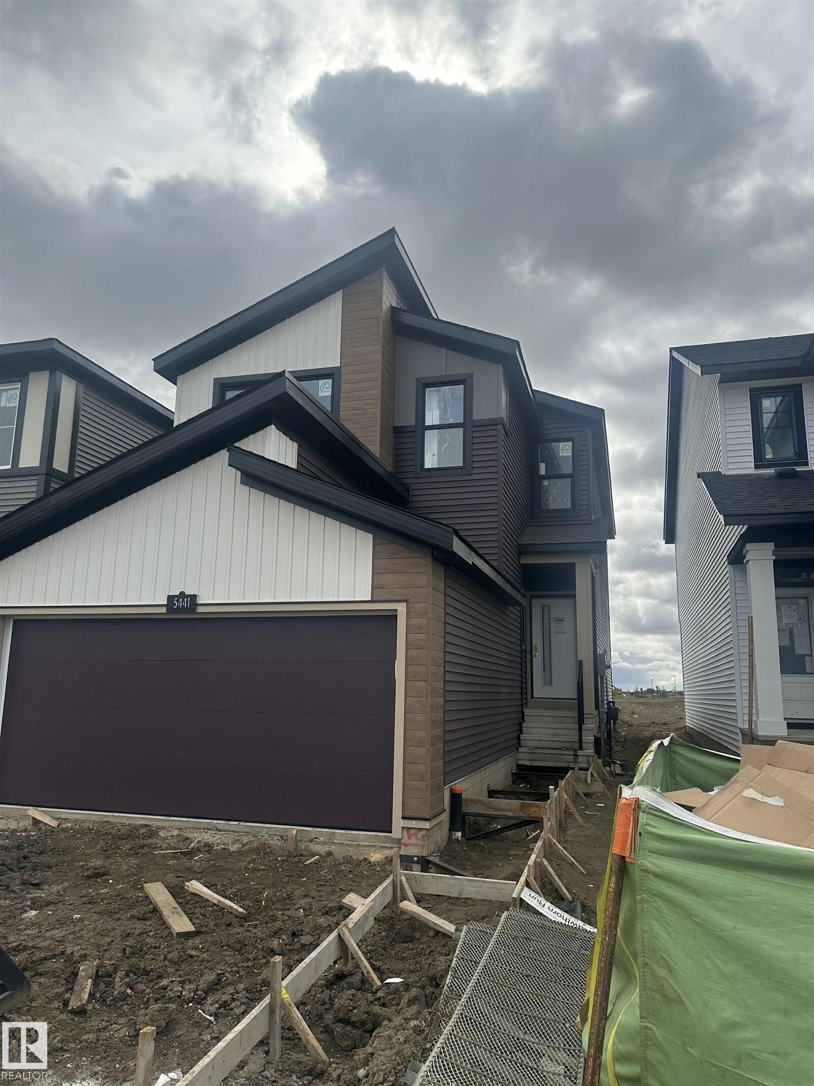 Property Photo:  5441 Hawthorn Run SW  AB T6X 3K5 