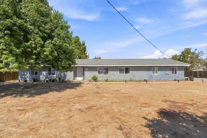 Property Photo: 6110 W Nebraska Avenue CA 93609