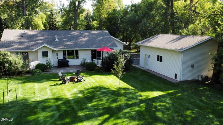Property Photo:  6110 Ponderosa Avenue  ND 58503 