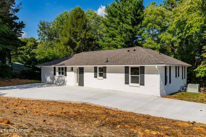 Property Photo: 700 Lakeview Drive TN 37774