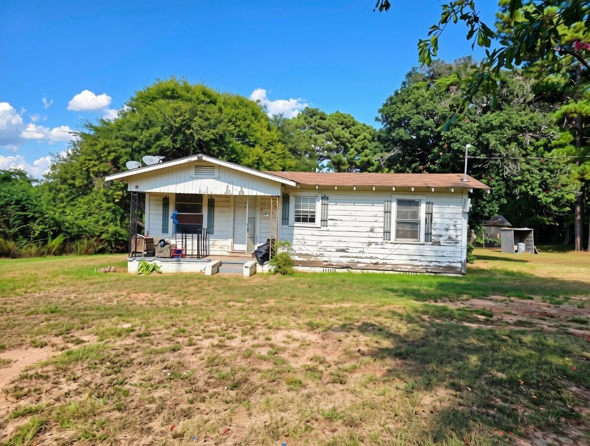 Property Photo: 7179 E Hwy 77 TX 75551