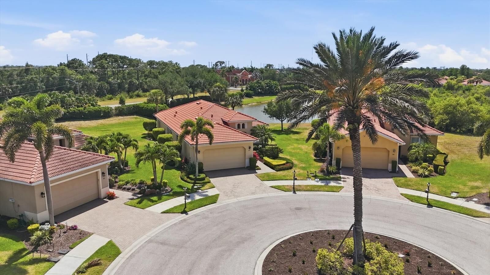 Property Photo: 345 Savona Way FL 34275