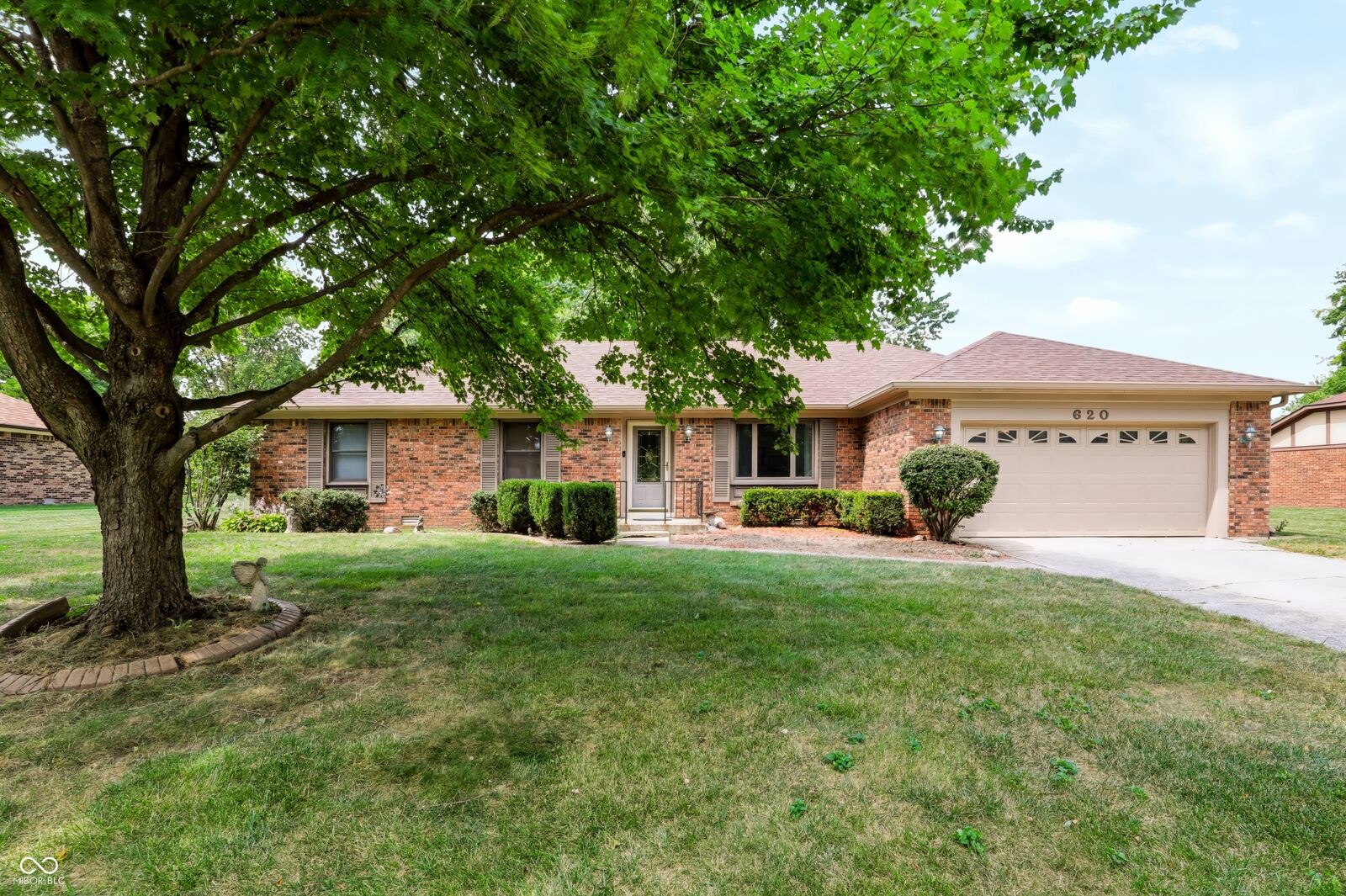 Property Photo:  620 S Ashbourne Lane  IN 46142 