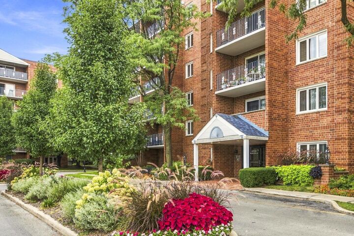 Property Photo: 6530 W Irving Park Road 501 IL 60634