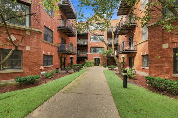 Property Photo:  5944 S King Drive 1E  IL 60637 