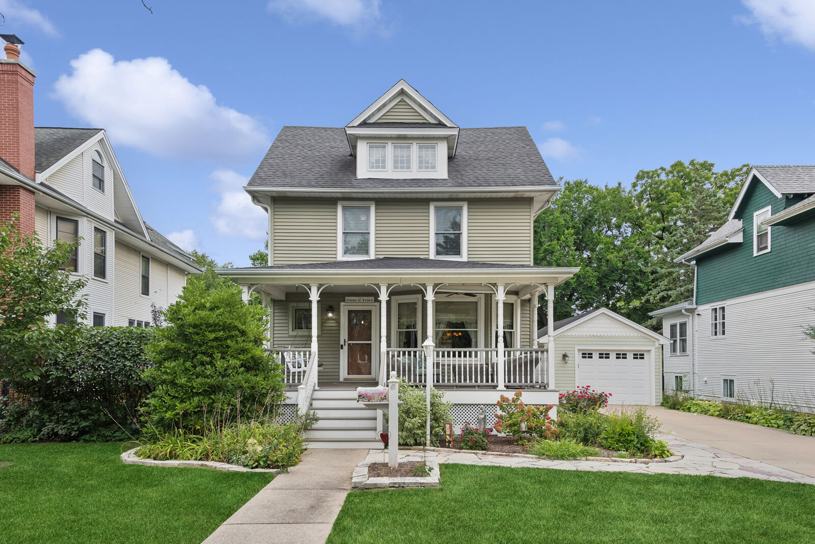 Property Photo: 5909 N East Circle Avenue IL 60631