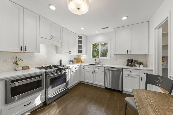Property Photo:  304 S Loomis Street  IL 60540 