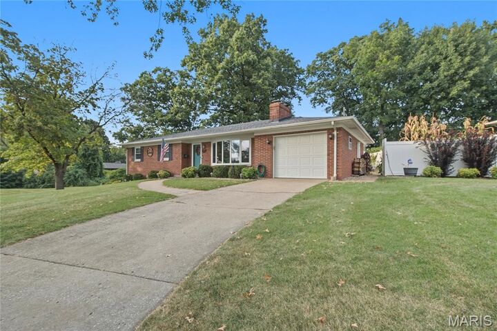 Property Photo: 917 Clearview Drive IL 62223