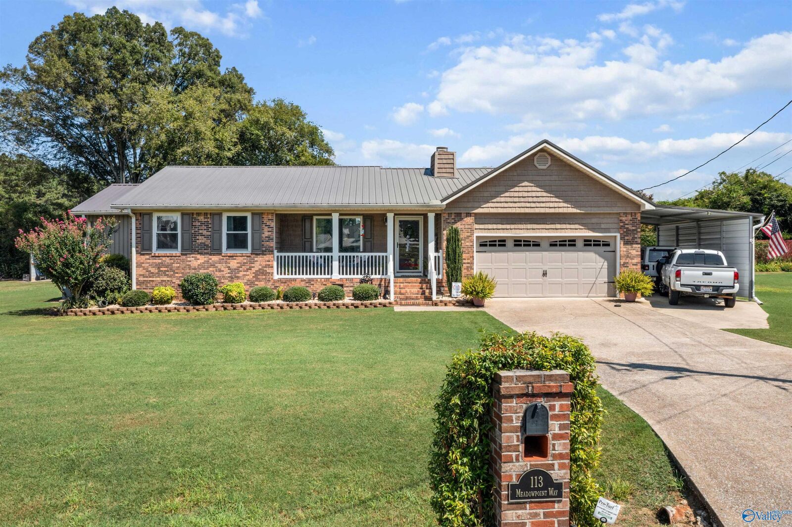 Property Photo:  113 Meadowpoint Way  AL 35903 