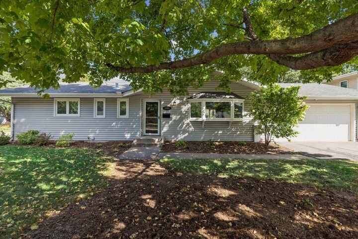 Property Photo:  2301 Flag Avenue S  MN 55426 