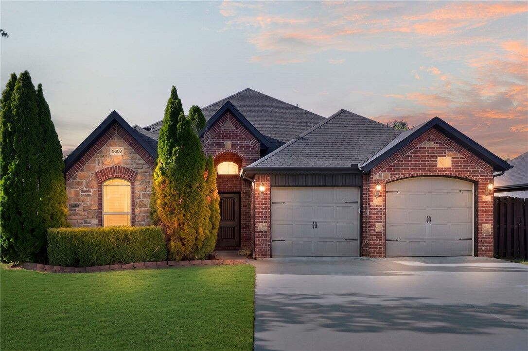 Property Photo: 5608 W Murfield Drive AR 72758