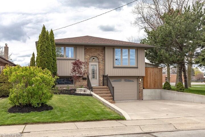 Property Photo:  116 Highridge Avenue  ON L8E 3Y9 