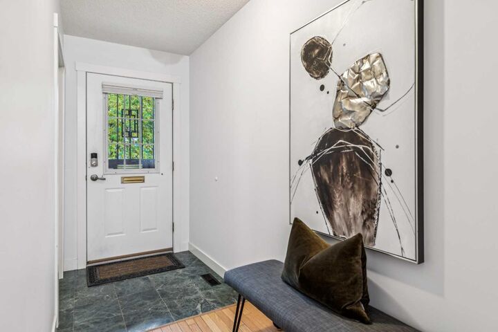 Property Photo:  1110 14 Avenue SW  AB T2R 0P2 