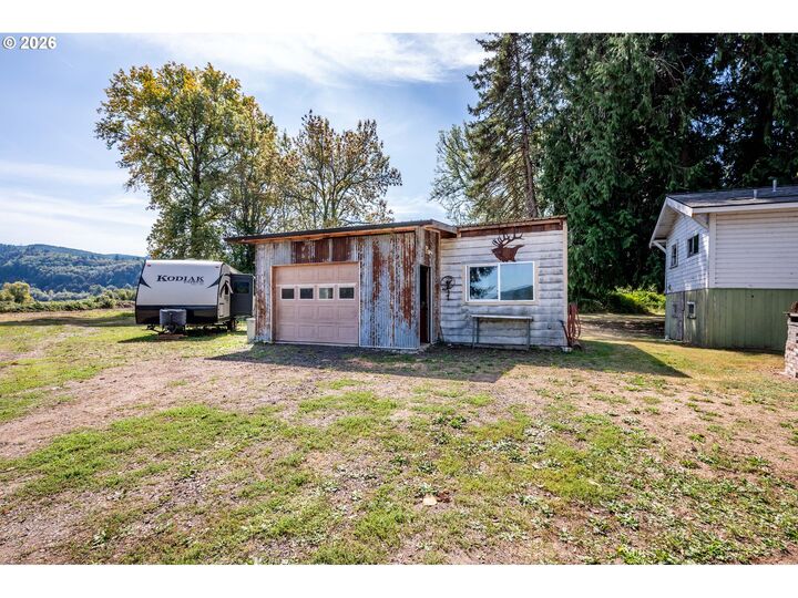 Property Photo: 12270 Marshland Rd OR 97016