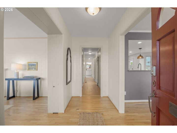 Property Photo: 70 Grand View Dr OR 97405