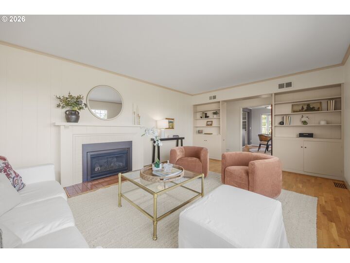 Property Photo: 70 Grand View Dr OR 97405