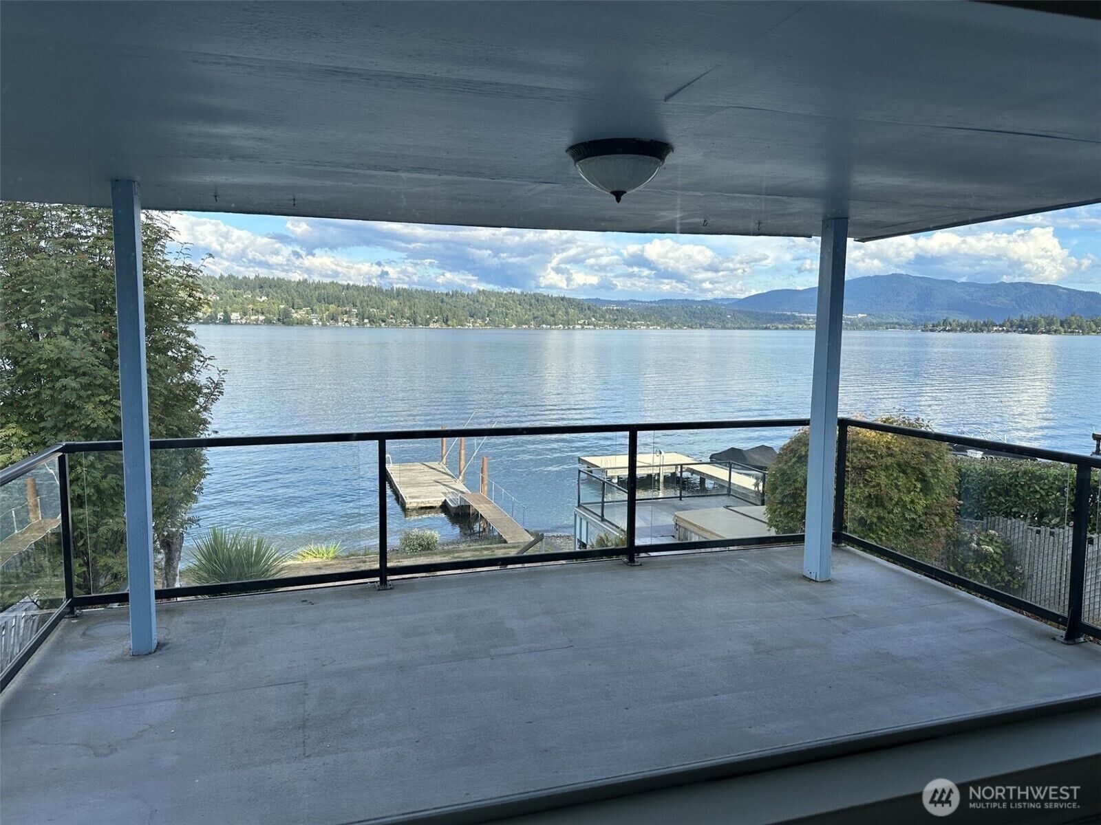 Property Photo: 2644 W Lake Sammamish Parkway SE WA 98008