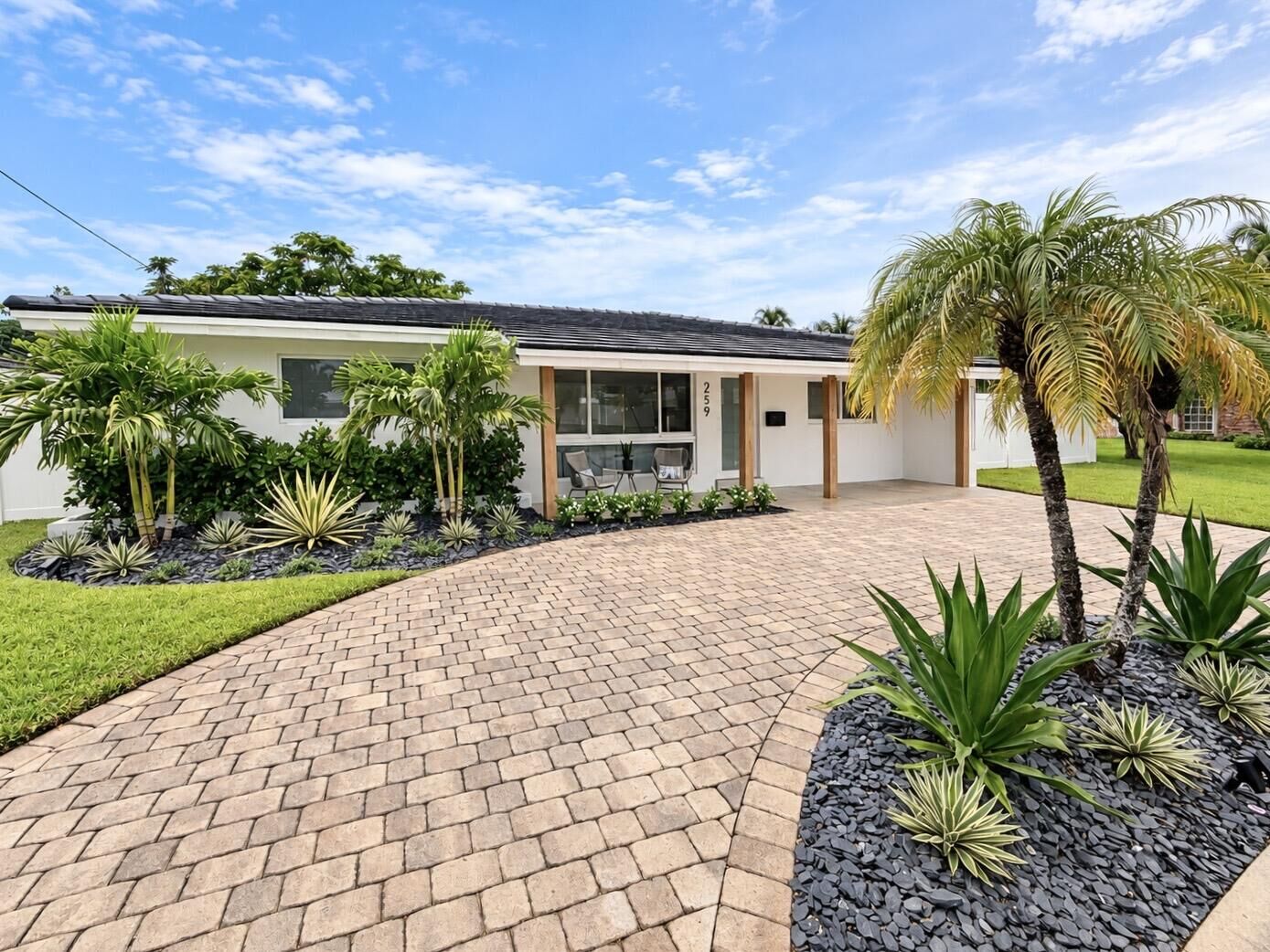 Property Photo:  259 SE 4th Avenue  FL 33060 