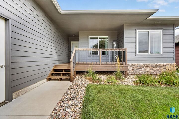 Property Photo: 606 Marie Dr SD 57032