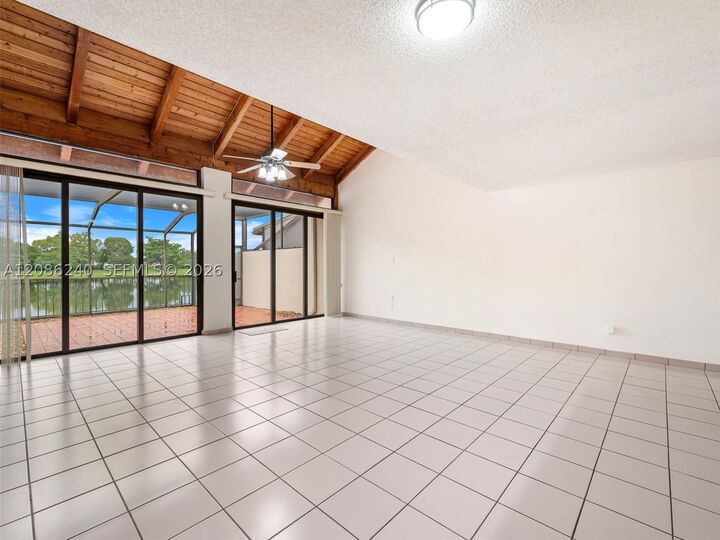 Property Photo: 1424 SW 131st Place Cir E FL 33184