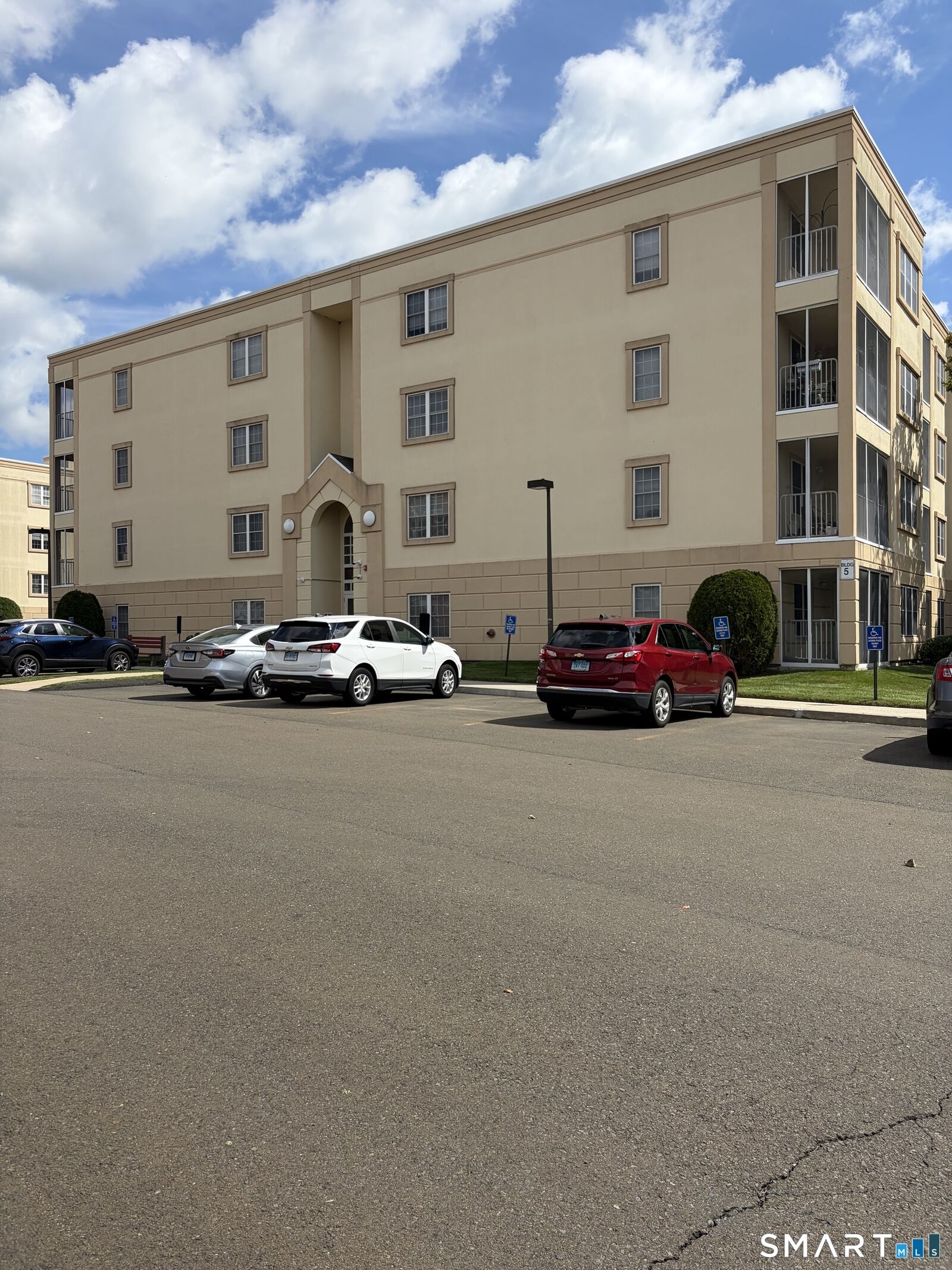 Property Photo:  75 Washington Avenue 5-104  CT 06518 