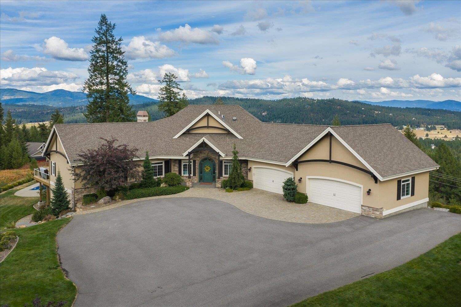 Property Photo: 9910 N Elk Ln WA 99025