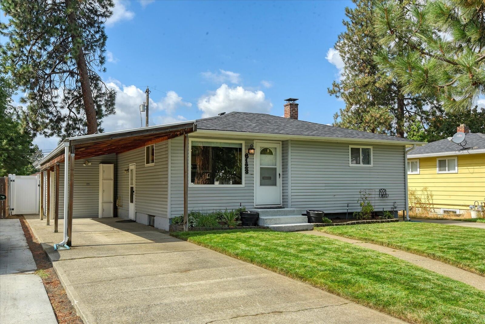 Property Photo:  6123 N Cedar St  WA 99205 