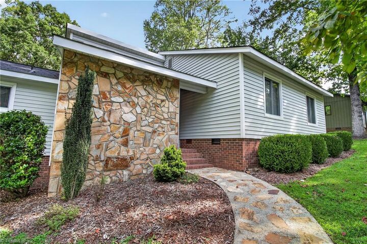 Property Photo:  609 Robin Lane  NC 27263 