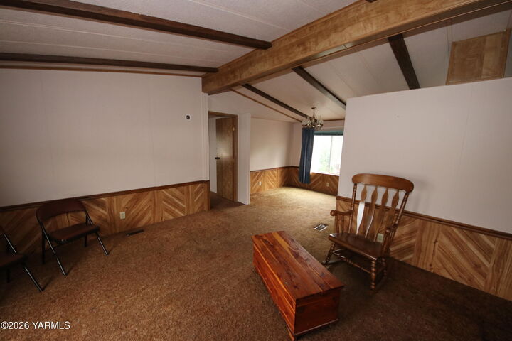 Property Photo: 802 N 40th Ave WA 98908