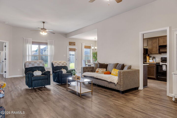 Property Photo:  212 Burndap Way  LA 70507 