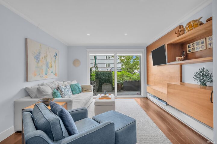 Property Photo:  2040 Cornwall Avenue 111  BC V6J 1E1 