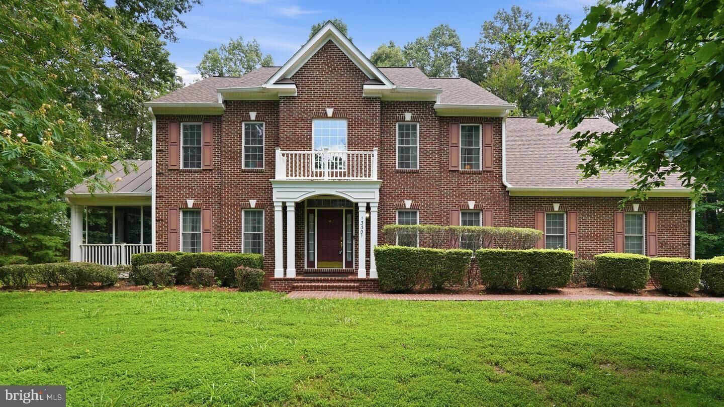 Property Photo:  13301 Dumfries Road  VA 20112 