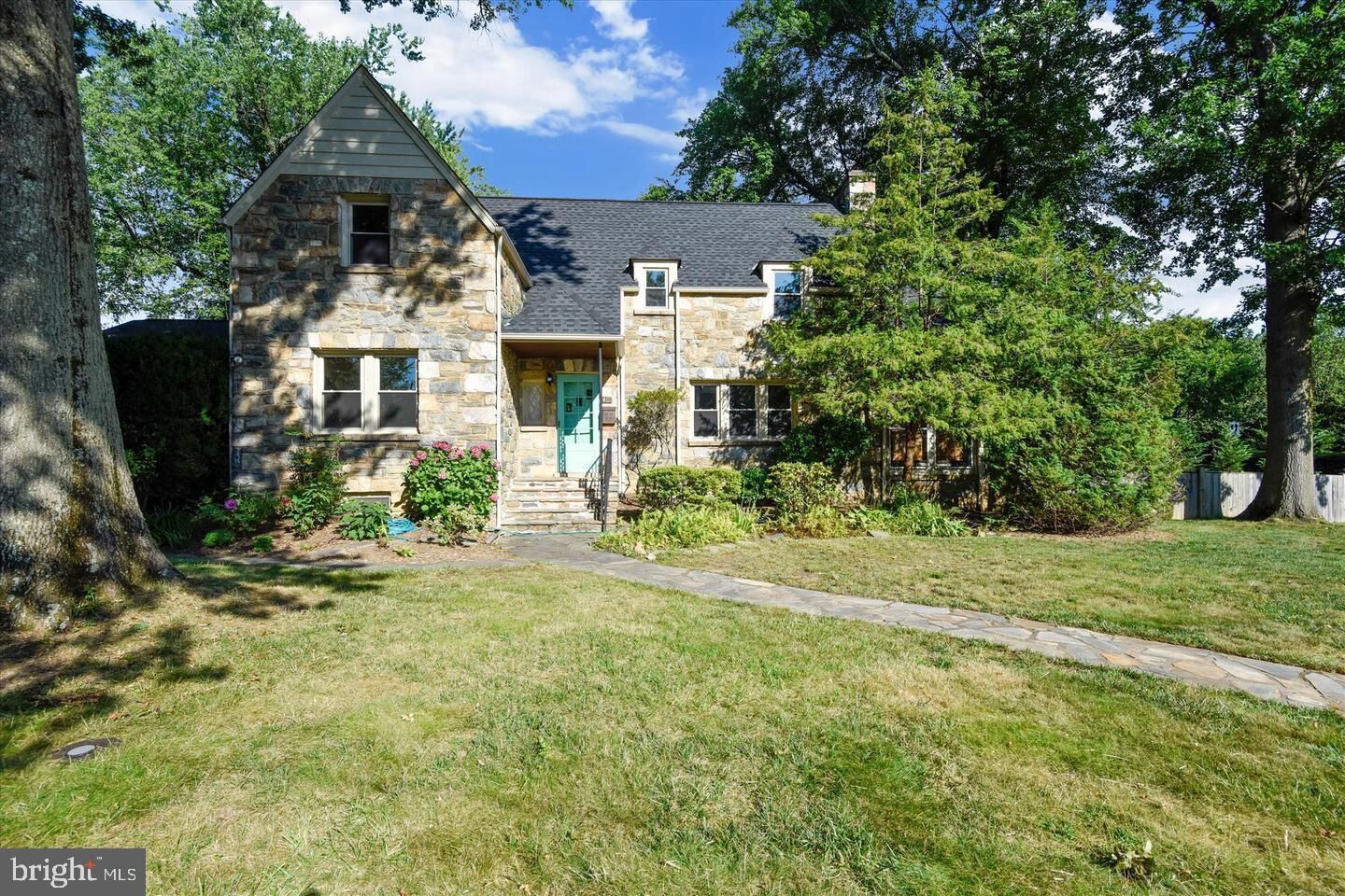Property Photo: 400 Meadow Lane VA 22042