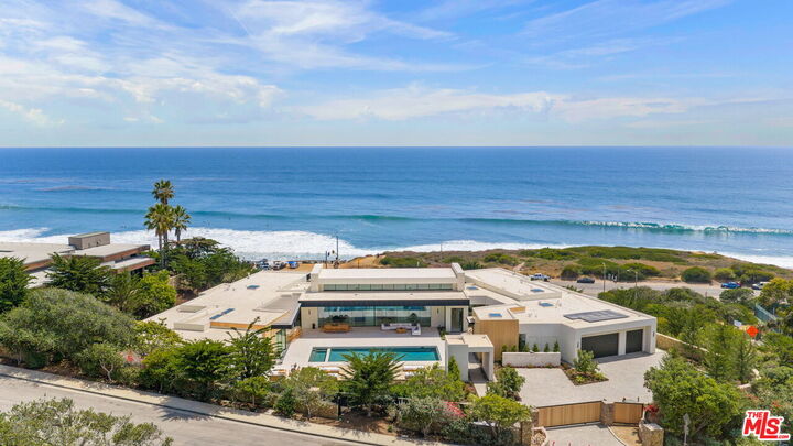 Property Photo: 11624 Ellice St CA 90265