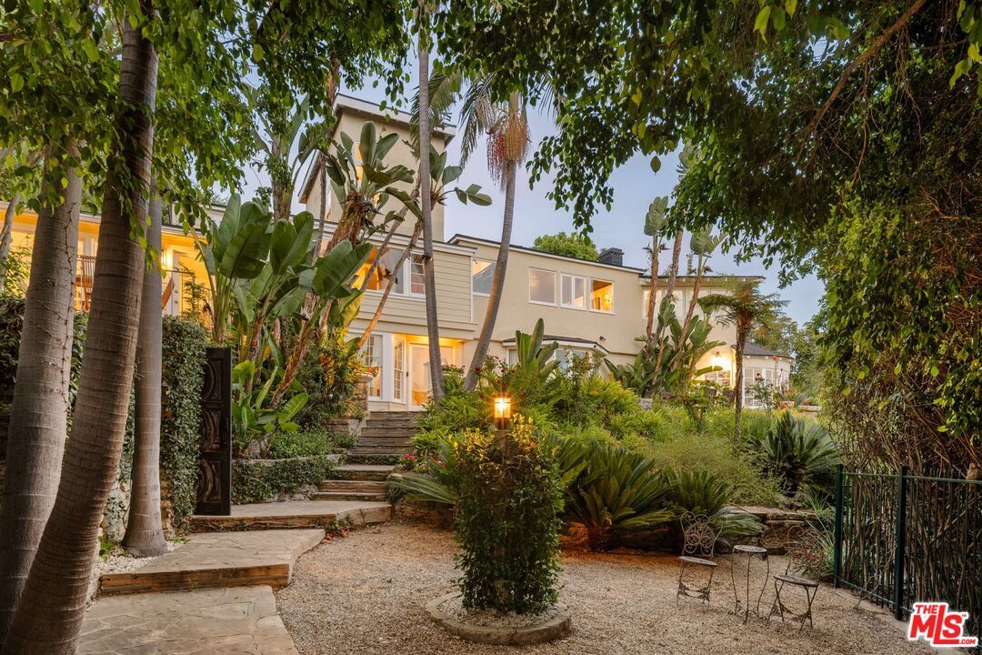 Property Photo:  1454 Blueridge Dr  CA 90210 
