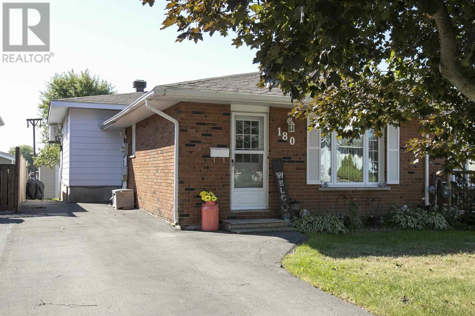 Property Photo:  180 Bitonti Cres  ON P6C 6A9 